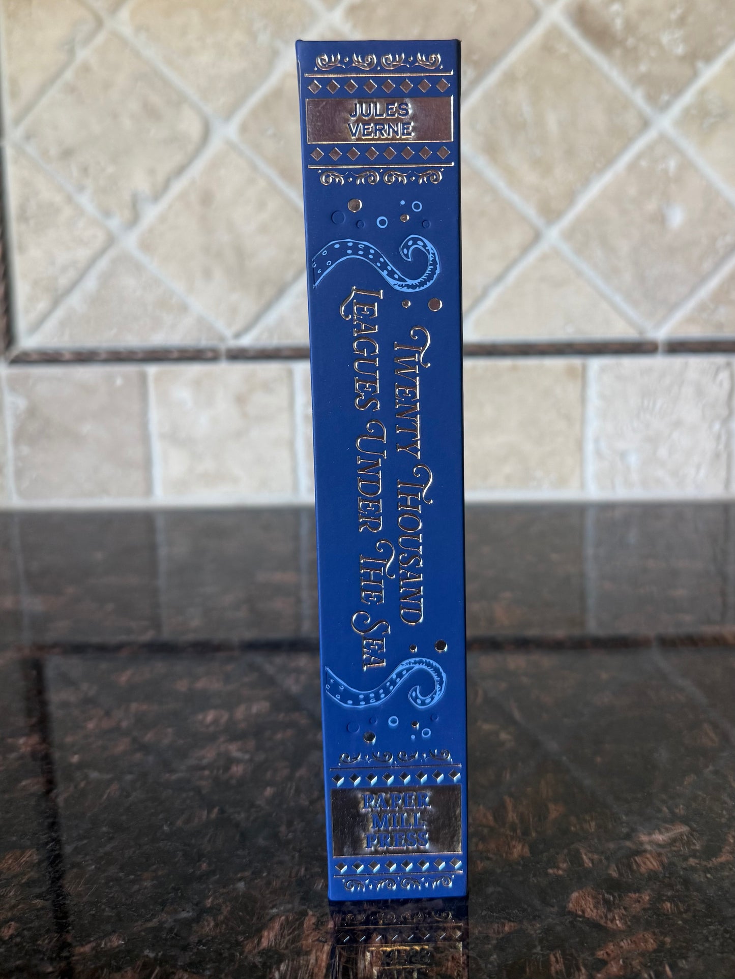 Twenty Thousand Leagues Under the Sea (The Prestige Collection) - B Stock