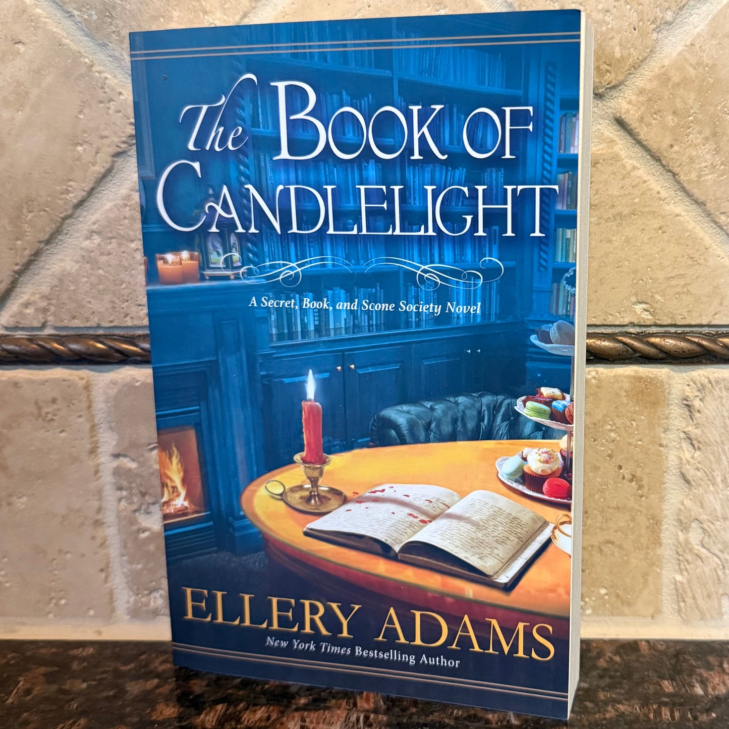 The Book of Candlelight (Paperback) Secret, Book, and Scone Society Book 3 - B Stock