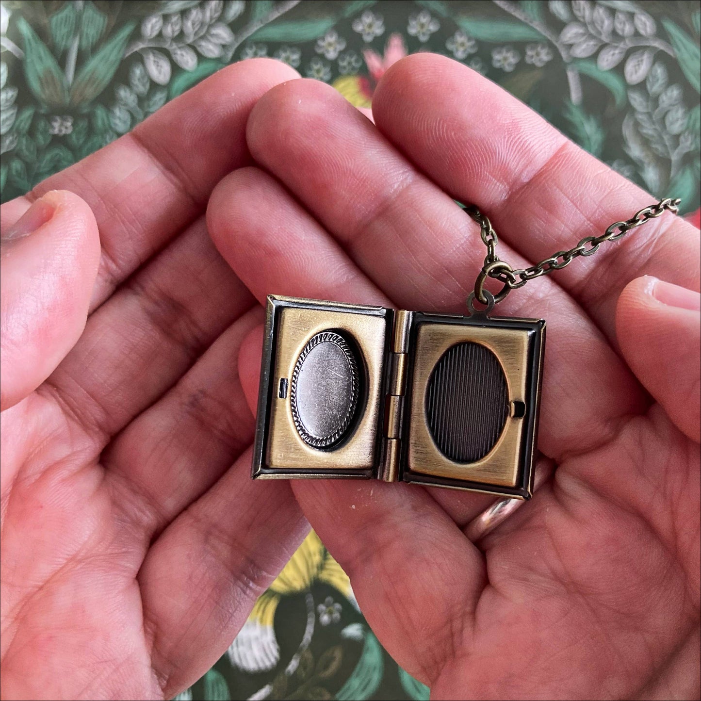 Book Locket Percy Jackson - The Lightning Thief