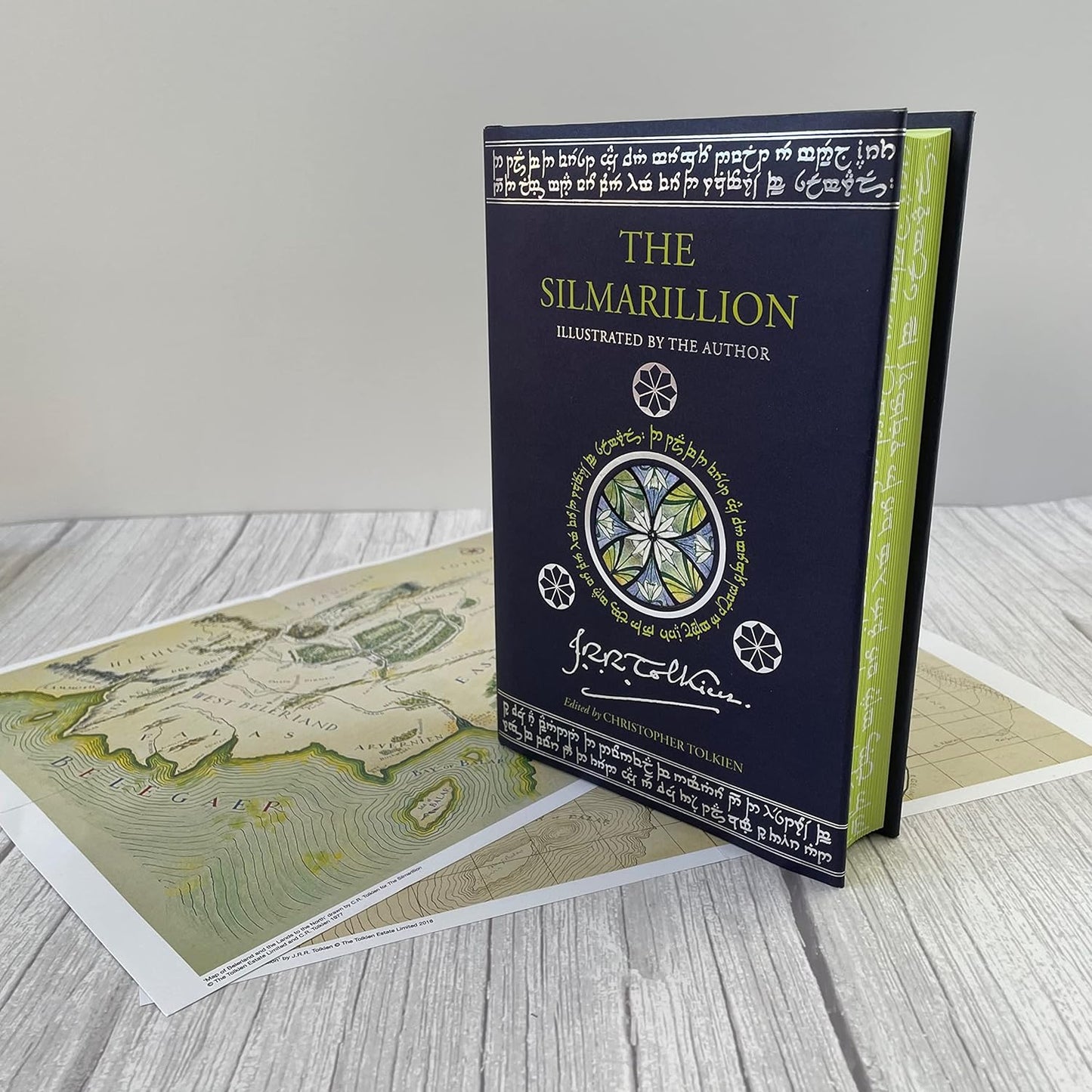 The Silmarillion: Illustrated Edition (Hardcover with Sprayed Edges) A Tolkien Novel